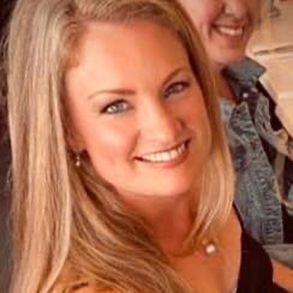 Meet your Posher, Danielle - Picture 1 of 1